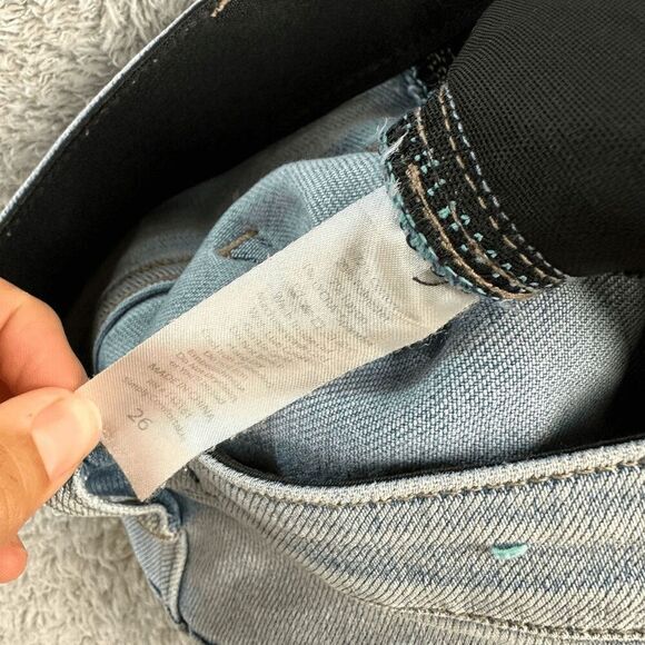 Lularoe Women’s High Rise Boyfriend Shorts Size 26 Light Wash Fold-over Hem Bell - Picture 9 of 11